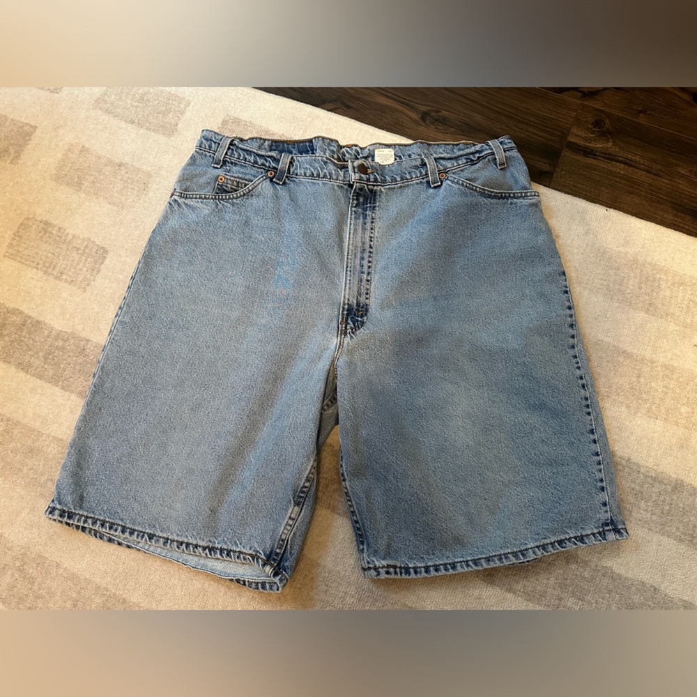 Vintage Orange Tab Levi’s Men’s 560 Light Wash Denim Shorts Jorts (Size 42 X 11)